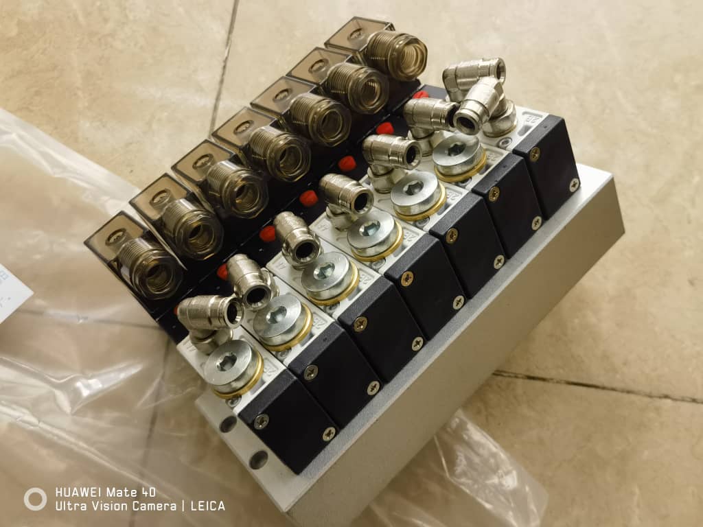 ZOOMLION mobile crane QAY200 solenoid valve insland 1070500012 V60-6-3/2-1-5/2