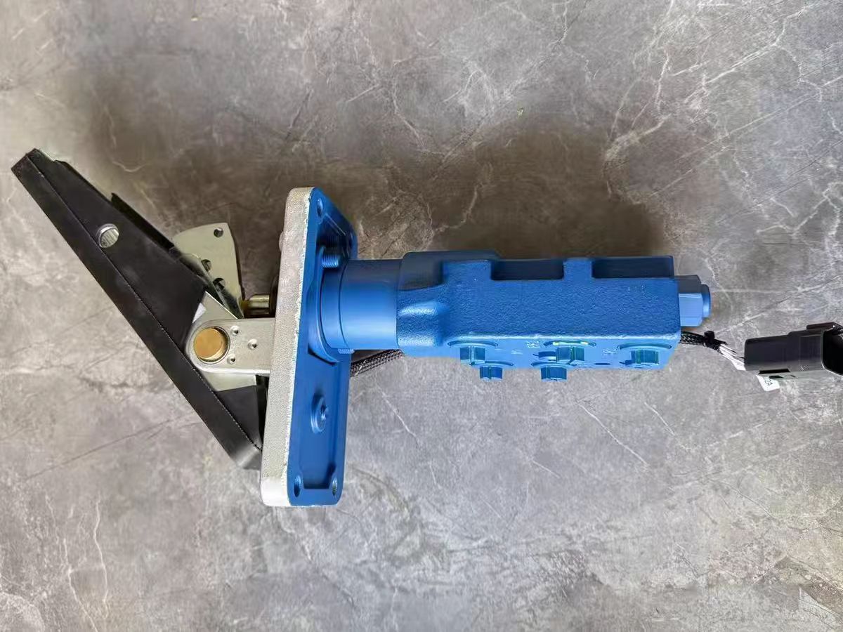 Liugong Loader 856H 870 888 890 862 860 866 850 Brake Valve 13C2040 R908210958 LT07-MKS-2X/P070/02M37